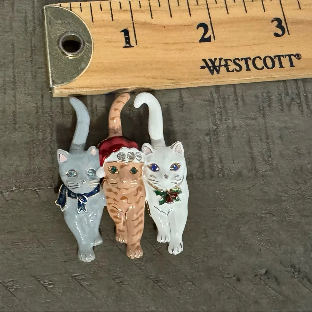 Vintage Metal Tree Christmas Cats Brooch Pin.